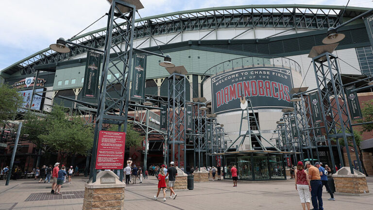arizona-governor-signs-500-million-bill-for-chase-field-renovations