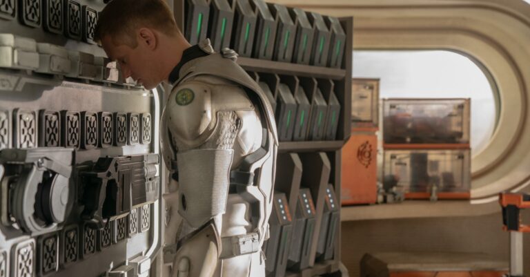 murderbot-apple-tv-s-relatable-sci-fi-comedy