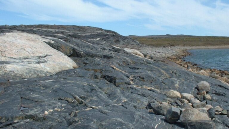 ancient-canadian-rocks-offer-clues-to-earth-s-early-history