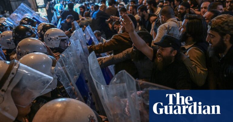 clashes-in-istanbul-over-satirical-magazine-s-cartoon-spark-arrests