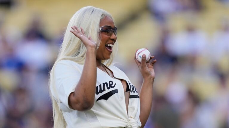 lizzo-reveals-meal-swaps-and-lifestyle-changes-behind-her-remarkable-weight-loss