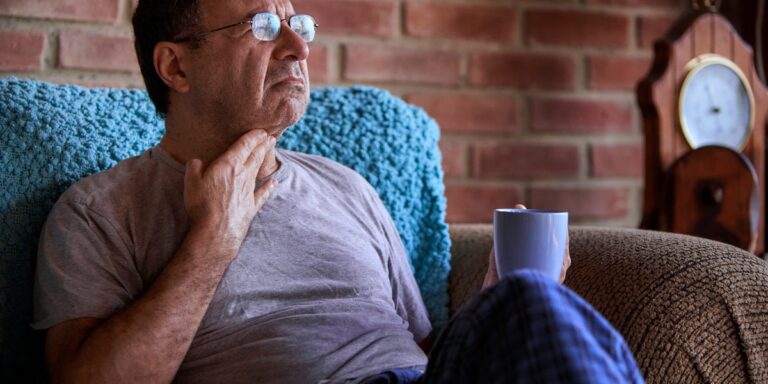 new-covid-symptom-raises-concerns-experts-weigh-in
