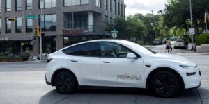 tesla-s-robotaxi-launch-sparks-debate-among-autonomous-driving-experts
