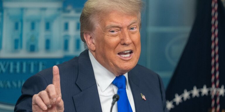 trump-s-sharpie-note-criticizing-fed-chair-sparks-debate