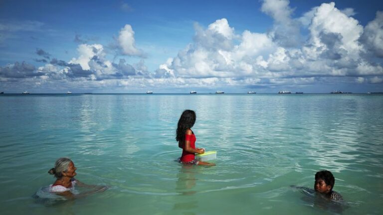 tuvaluans-seek-refuge-in-australia-as-rising-seas-threaten-homeland
