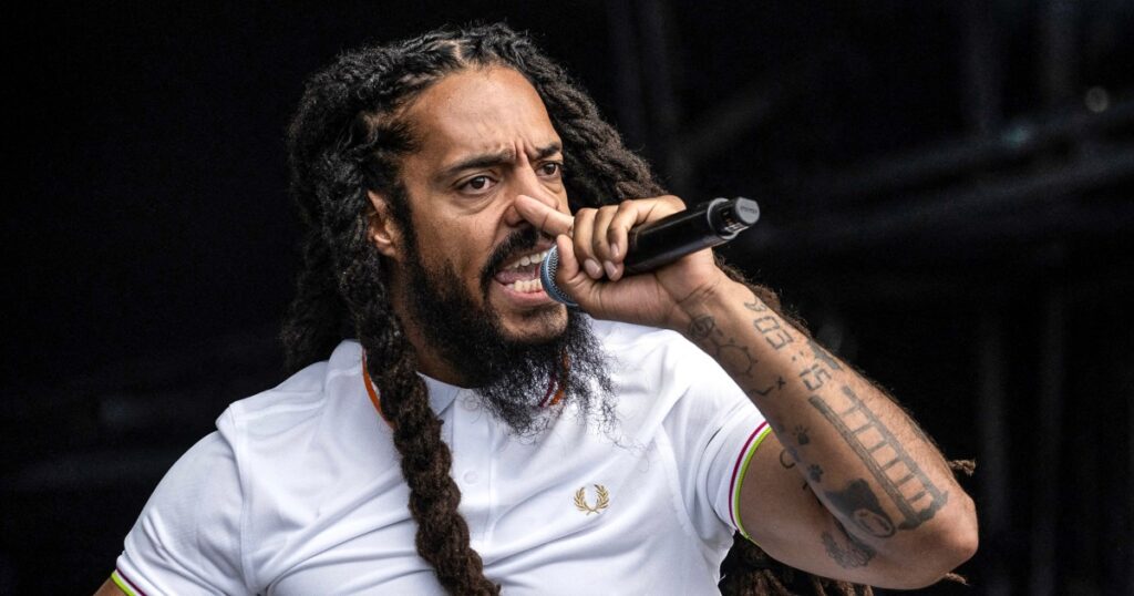 u-s-bans-visas-for-uk-punk-duo-bob-vylan-after-controversial-glastonbury-performance