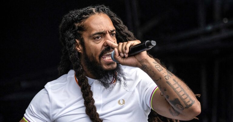 u-s-bans-visas-for-uk-punk-duo-bob-vylan-after-controversial-glastonbury-performance